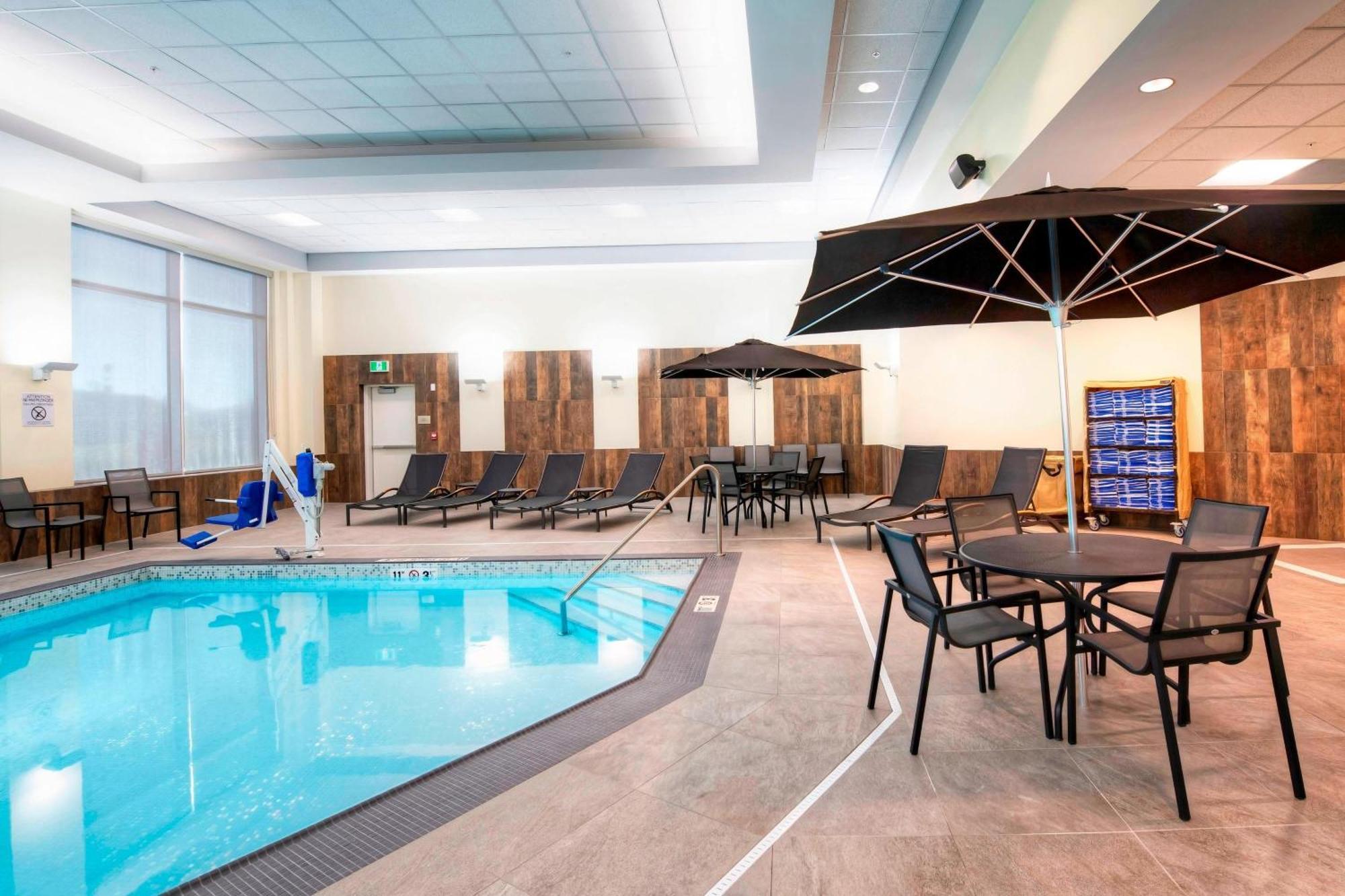 Fairfield Inn & Suites By Marriott Ottawa Airport Exterior photo